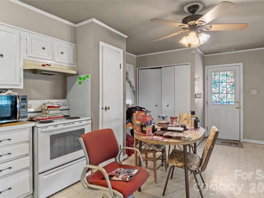 3700 Pleasant Garden Road, Greensboro, NC 27406.  MLS# CAR4374119, YatesRealty ID 16422. 
