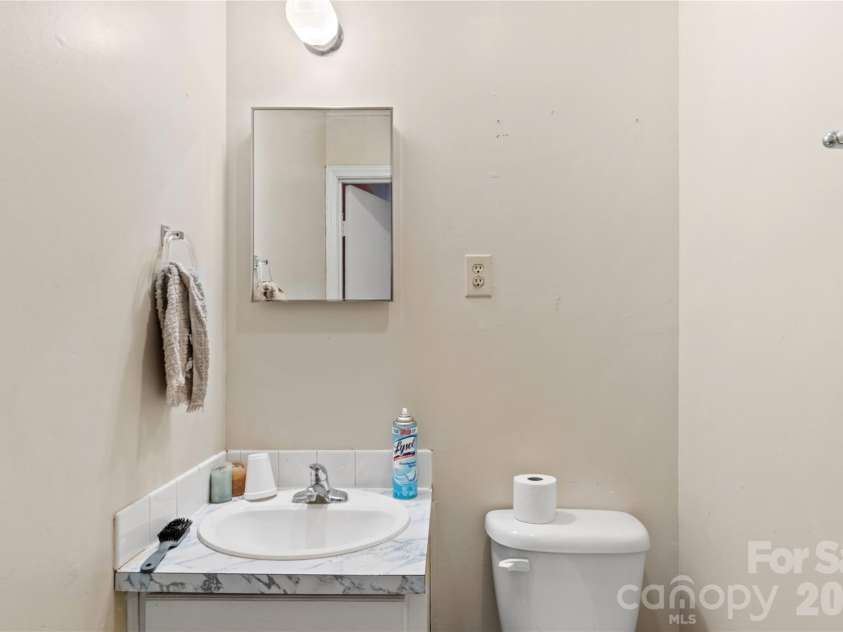 3700 Pleasant Garden Road, Greensboro, NC 27406.  MLS# CAR4374119, YatesRealty ID 16422. 