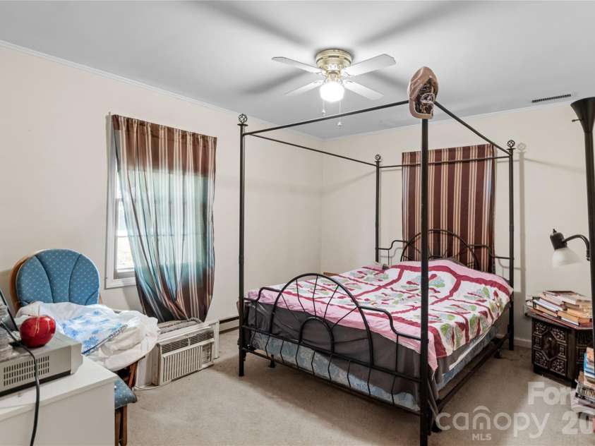 3700 Pleasant Garden Road, Greensboro, NC 27406.  MLS# CAR4374119, YatesRealty ID 16422. 
