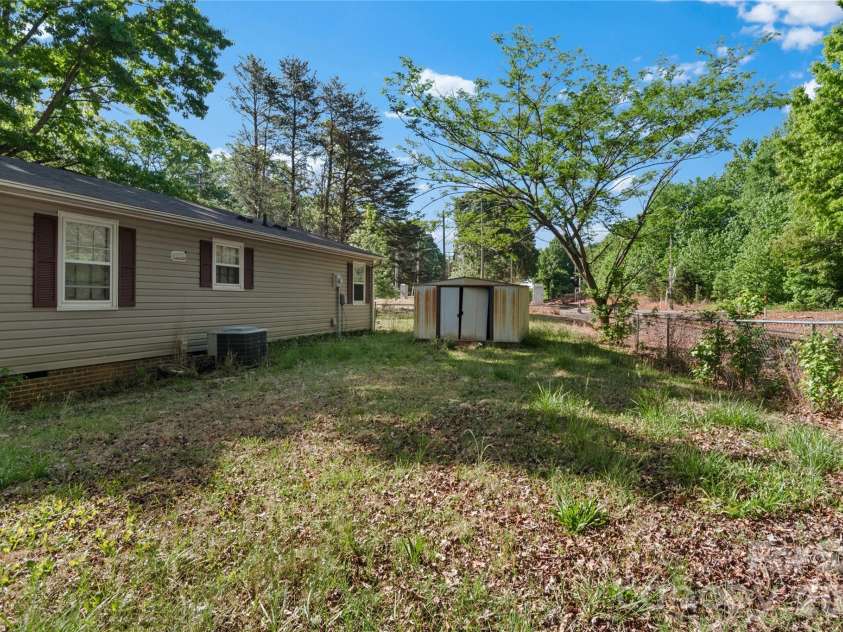 3700 Pleasant Garden Road, Greensboro, NC 27406.  MLS# CAR4374119, YatesRealty ID 16422. 