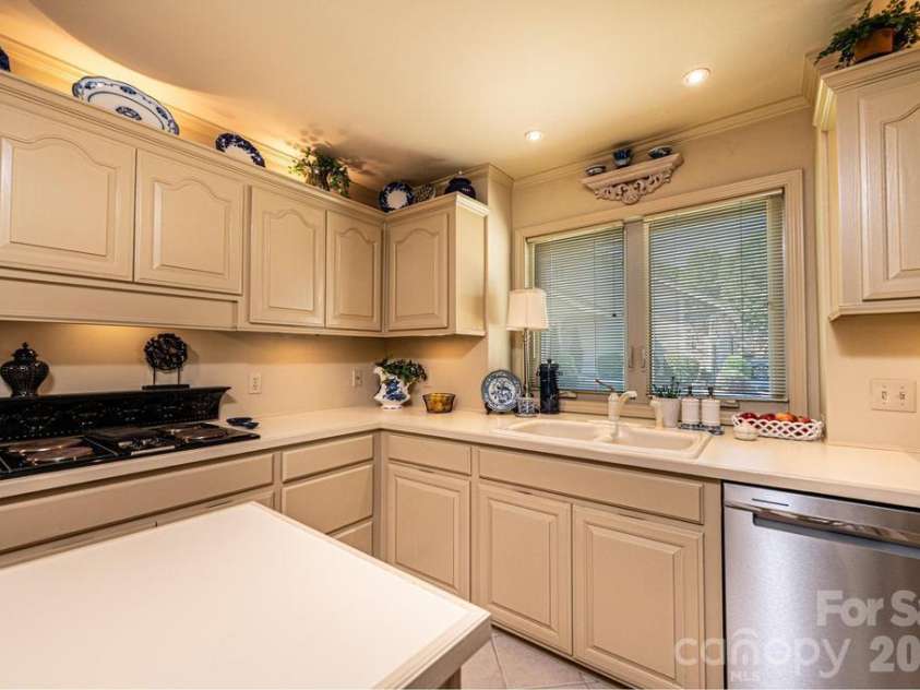 3725 Rock Bridge Drive, Conover, NC 28613.  MLS# CAR4368528, YatesRealty ID 16423. 