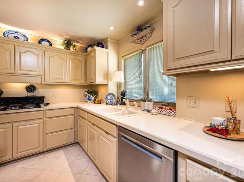 3725 Rock Bridge Drive, Conover, NC 28613.  MLS# CAR4368528, YatesRealty ID 16423. 