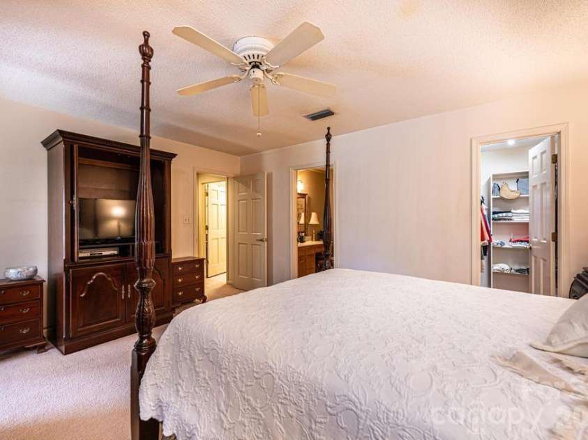 3725 Rock Bridge Drive, Conover, NC 28613.  MLS# CAR4368528, YatesRealty ID 16423. 