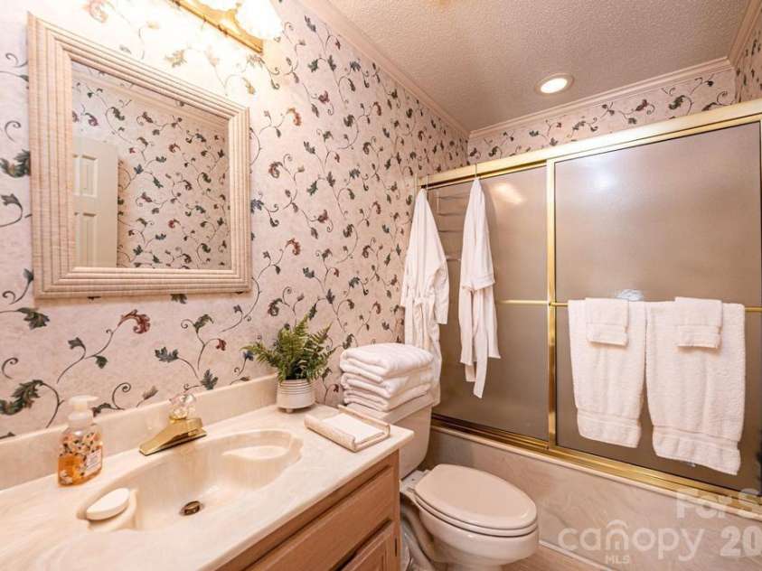3725 Rock Bridge Drive, Conover, NC 28613.  MLS# CAR4368528, YatesRealty ID 16423. 