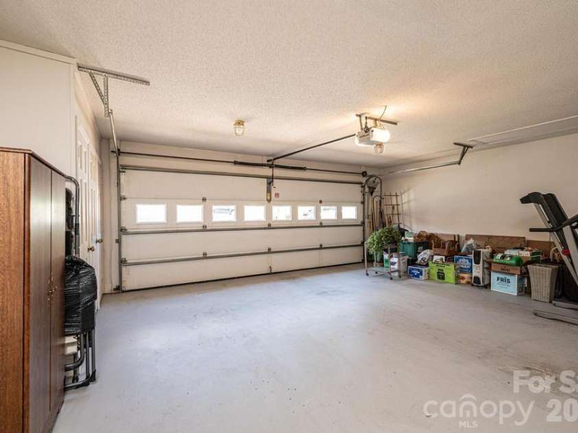 3725 Rock Bridge Drive, Conover, NC 28613.  MLS# CAR4368528, YatesRealty ID 16423. 