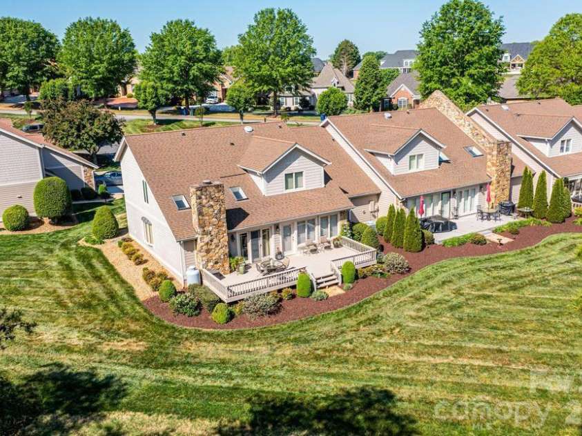 3725 Rock Bridge Drive, Conover, NC 28613.  MLS# CAR4368528, YatesRealty ID 16423. Nice end unit!