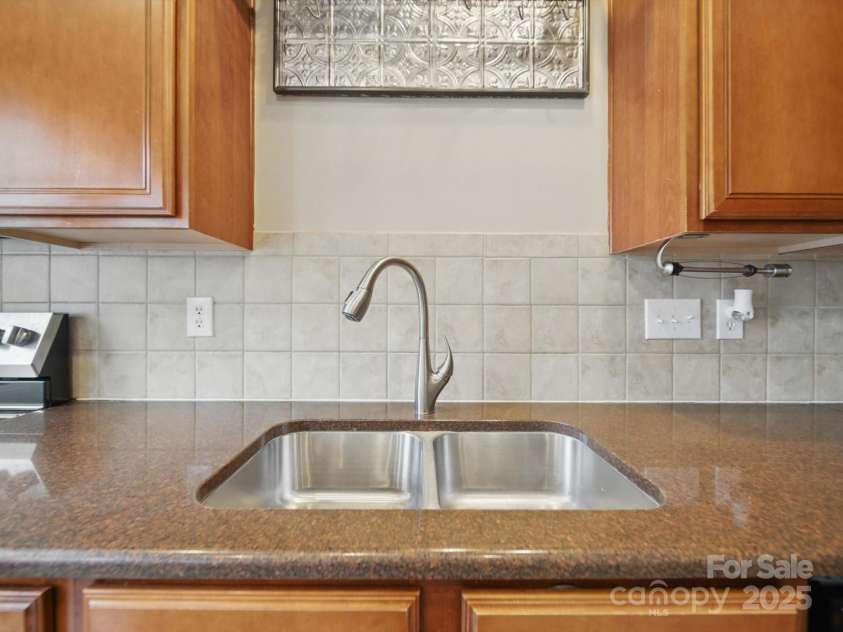 9564 Kings Parade Boulevard, Charlotte, NC 28273.  MLS# CAR4265254, YatesRealty ID 16423. 