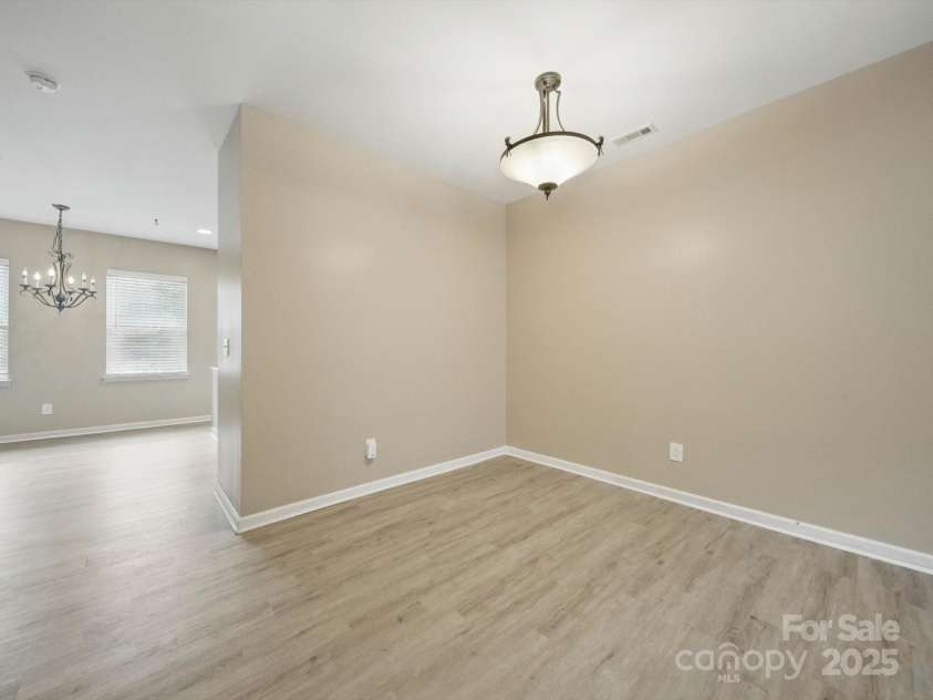 9564 Kings Parade Boulevard, Charlotte, NC 28273.  MLS# CAR4265254, YatesRealty ID 16423. Dining Area