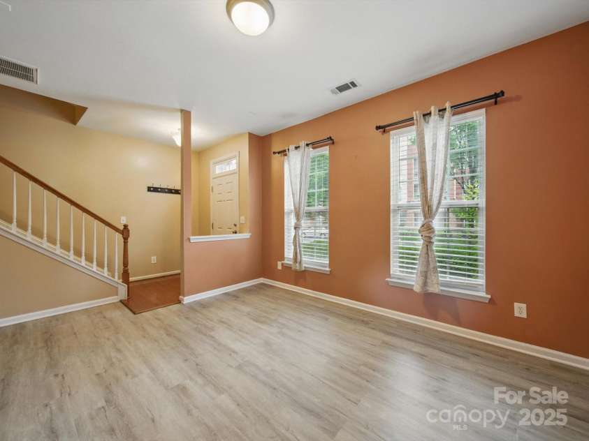 9564 Kings Parade Boulevard, Charlotte, NC 28273.  MLS# CAR4265254, YatesRealty ID 16423. Flex room