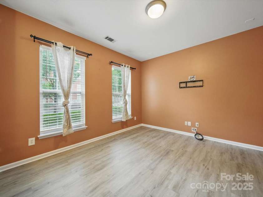 9564 Kings Parade Boulevard, Charlotte, NC 28273.  MLS# CAR4265254, YatesRealty ID 16423. Flex Room