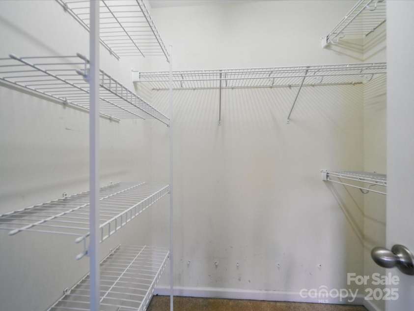 9564 Kings Parade Boulevard, Charlotte, NC 28273.  MLS# CAR4265254, YatesRealty ID 16423. Large walk in closet in Primary Bedroom