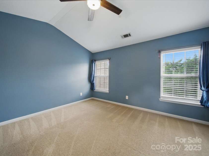 9564 Kings Parade Boulevard, Charlotte, NC 28273.  MLS# CAR4265254, YatesRealty ID 16423. Primary Bedroom on 3rd floor