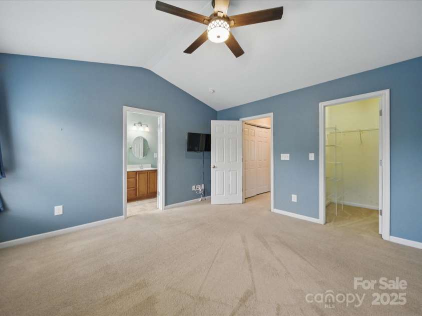 9564 Kings Parade Boulevard, Charlotte, NC 28273.  MLS# CAR4265254, YatesRealty ID 16423. Primary Bedroom on 3rd floor