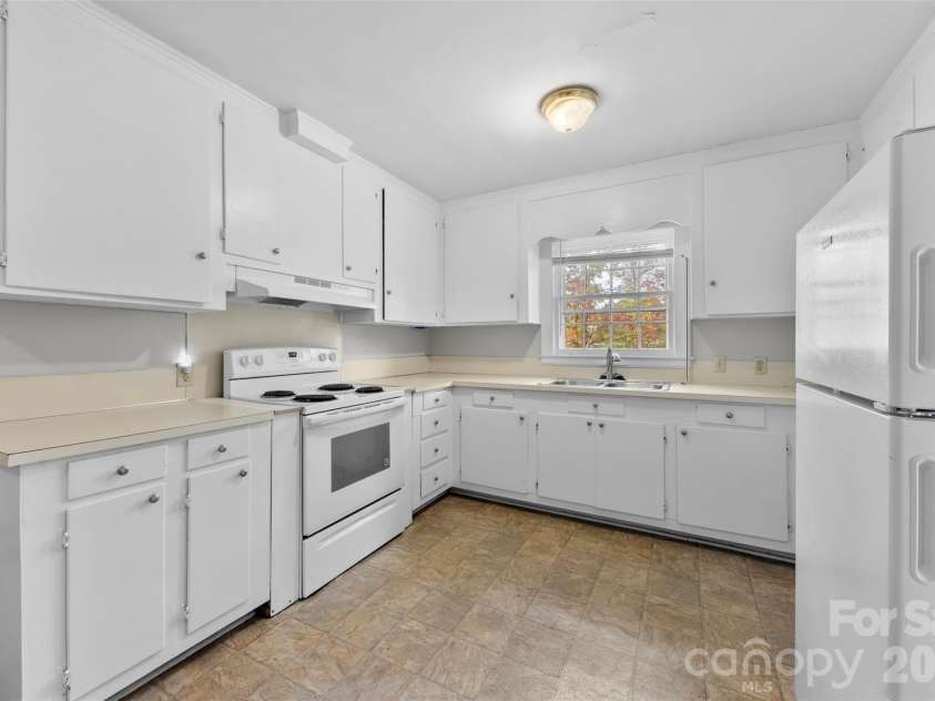405 Belmont Mount Holly Road, Belmont, NC 28012.  MLS# CAR4324574, YatesRealty ID 16424. 