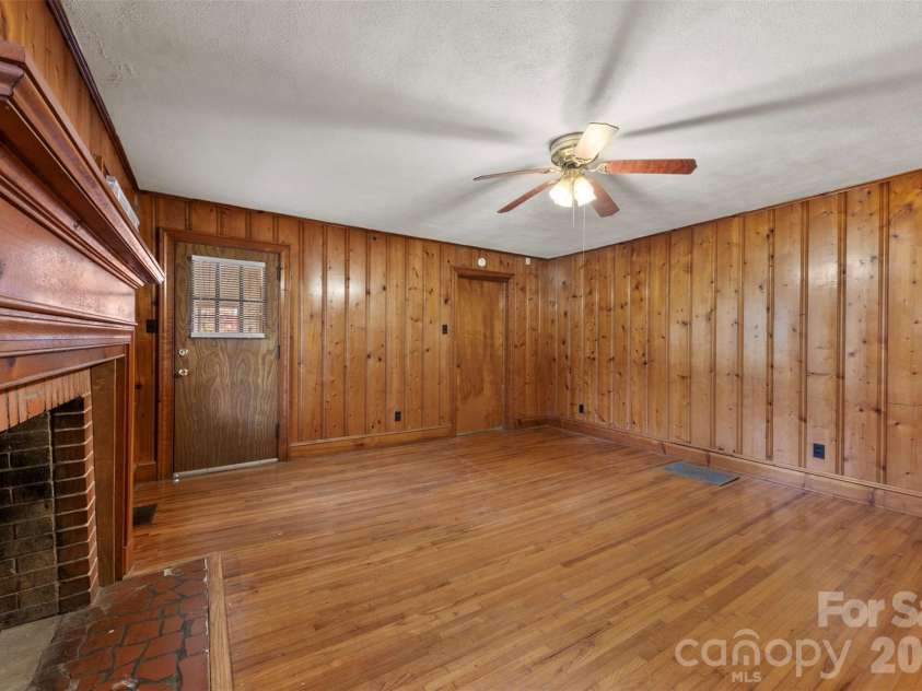 405 Belmont Mount Holly Road, Belmont, NC 28012.  MLS# CAR4324574, YatesRealty ID 16424. 