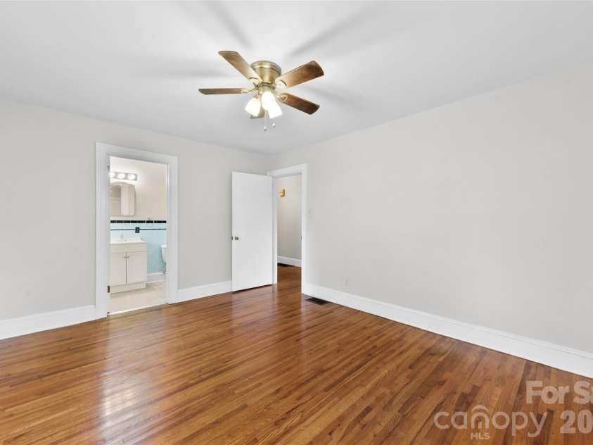 405 Belmont Mount Holly Road, Belmont, NC 28012.  MLS# CAR4324574, YatesRealty ID 16424. 