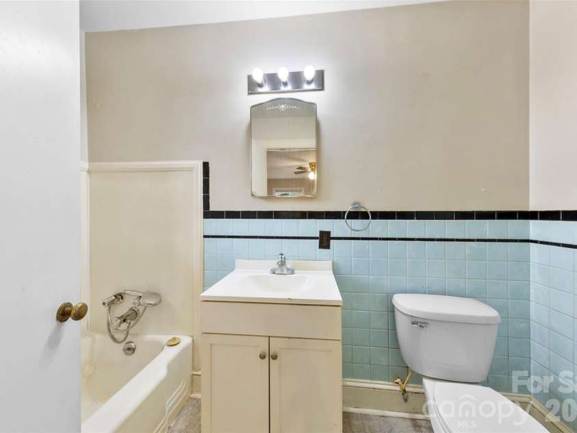 405 Belmont Mount Holly Road, Belmont, NC 28012.  MLS# CAR4324574, YatesRealty ID 16424. 