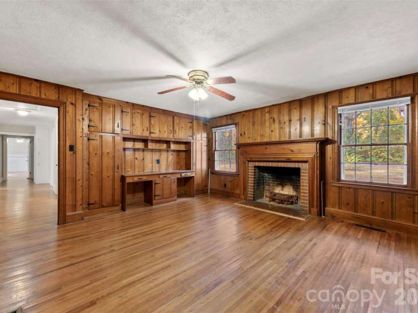 405 Belmont Mount Holly Road, Belmont, NC 28012.  MLS# CAR4324574, YatesRealty ID 16424. Den