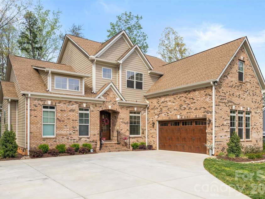 832 Bellegray Road, Clover, SC 29710.  MLS# CAR4364486, YatesRealty ID 16425. 