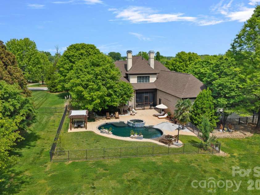 123 Cape Cod Way, Mooresville, NC 28117.  MLS# CAR4336456, YatesRealty ID 16426. 