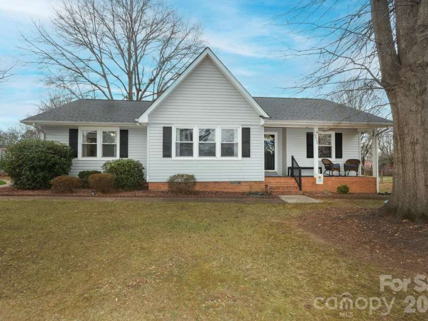 210 King George Lane, Gastonia, NC 28056.  MLS# CAR4336769, YatesRealty ID 16427. 