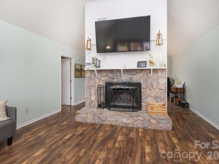 210 King George Lane, Gastonia, NC 28056.  MLS# CAR4336769, YatesRealty ID 16427. 