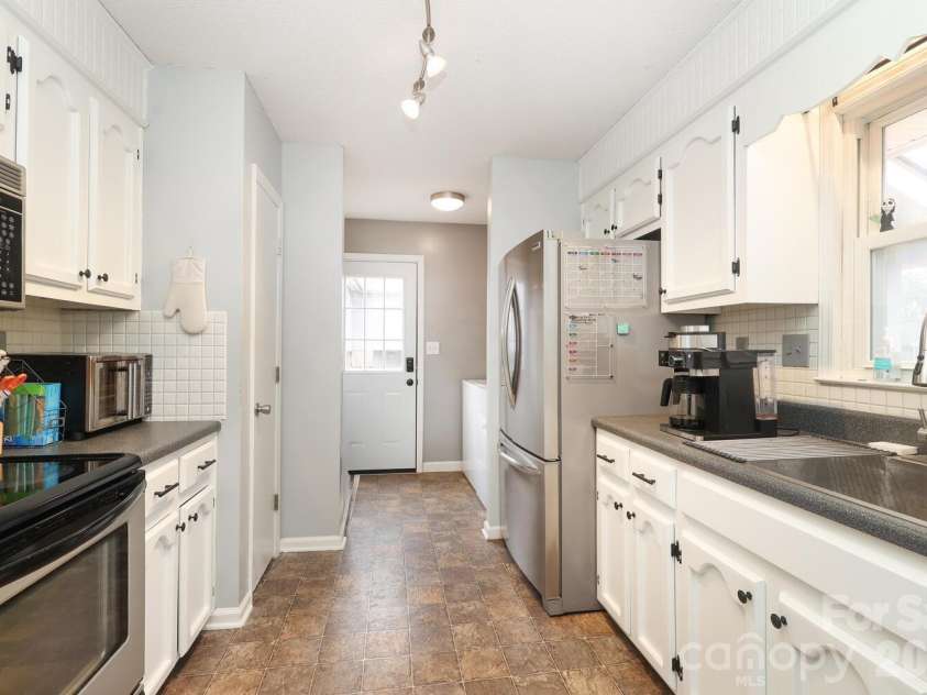 210 King George Lane, Gastonia, NC 28056.  MLS# CAR4336769, YatesRealty ID 16427. 