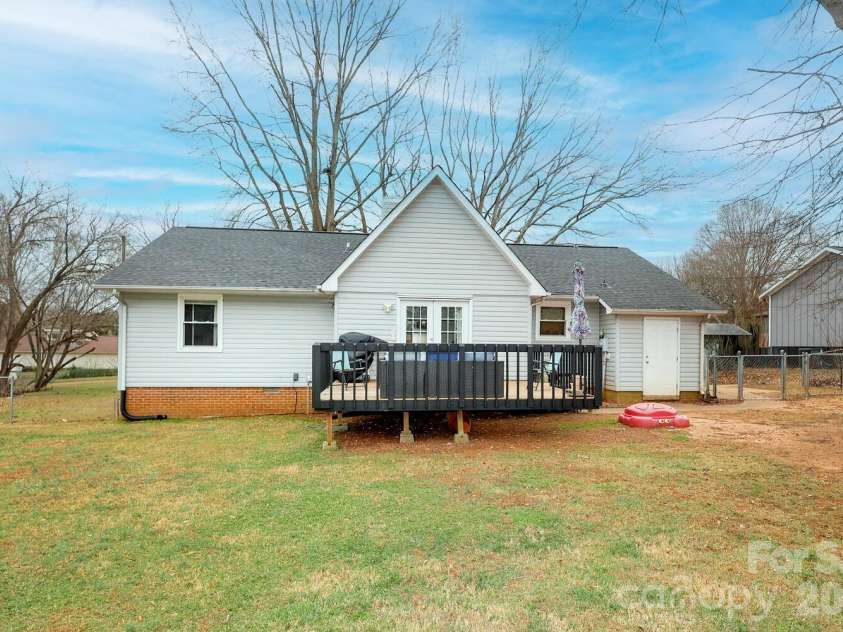 210 King George Lane, Gastonia, NC 28056.  MLS# CAR4336769, YatesRealty ID 16427. 