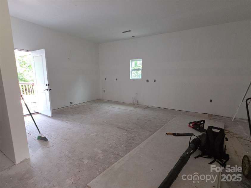 38 Holly Street, Great Falls, SC 29055.  MLS# CAR4265978, YatesRealty ID 16427. 