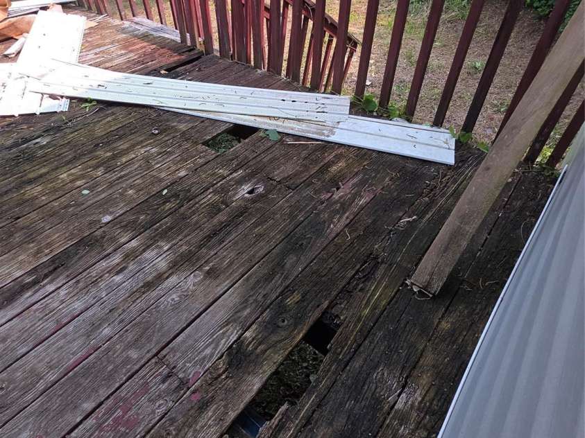 38 Holly Street, Great Falls, SC 29055.  MLS# CAR4265978, YatesRealty ID 16427. 