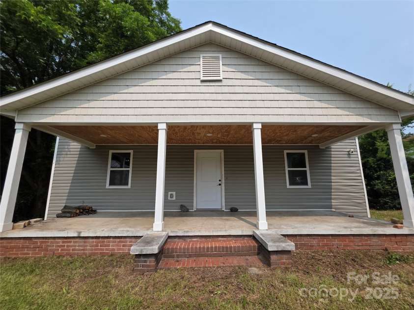 38 Holly Street, Great Falls, SC 29055.  MLS# CAR4265978, YatesRealty ID 16427. 