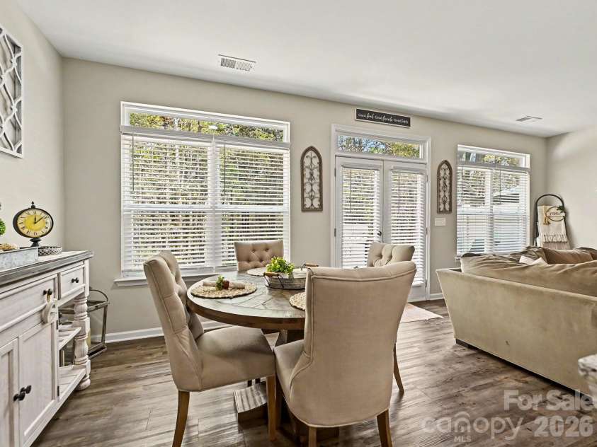 2704 Cregstone Way, Fort Mill, SC 29715.  MLS# CAR4362917, YatesRealty ID 16428. Breakfast area
