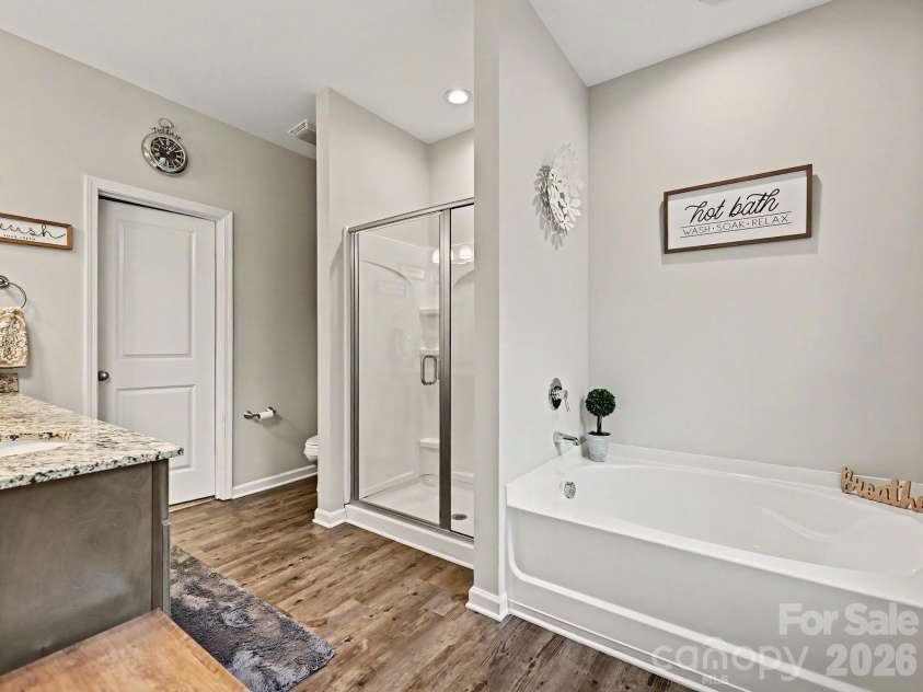2704 Cregstone Way, Fort Mill, SC 29715.  MLS# CAR4362917, YatesRealty ID 16428. Primary Bathroom
