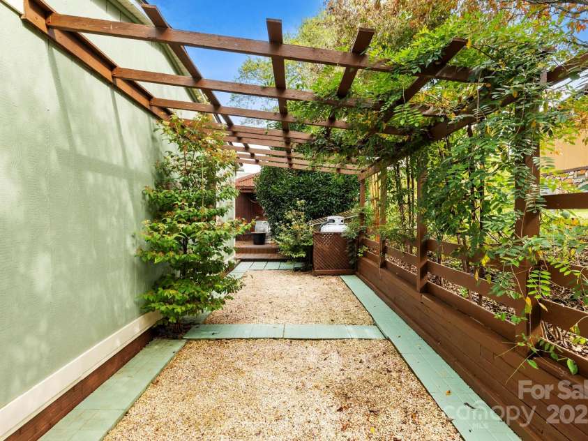 12 Timbers Edge Lane, Fairview, NC 28730.  MLS# CAR4306655, YatesRealty ID 1643. 