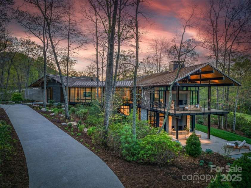 374 Walnut Valley Parkway, Arden, NC 28704.  MLS# CAR4130305, YatesRealty ID 1643. 