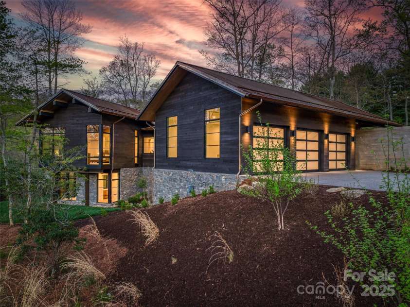 374 Walnut Valley Parkway, Arden, NC 28704.  MLS# CAR4130305, YatesRealty ID 1643. 
