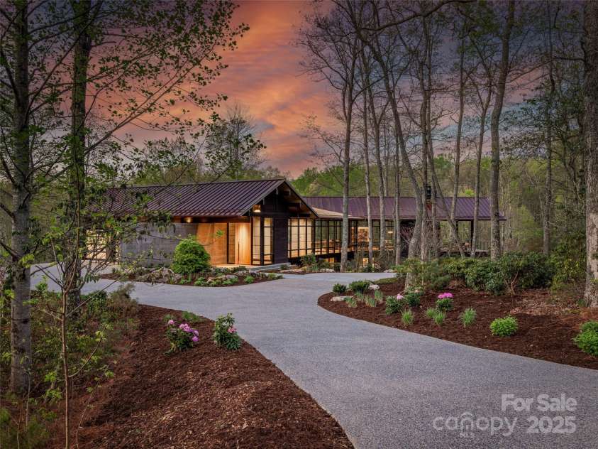 374 Walnut Valley Parkway, Arden, NC 28704.  MLS# CAR4130305, YatesRealty ID 1643. 