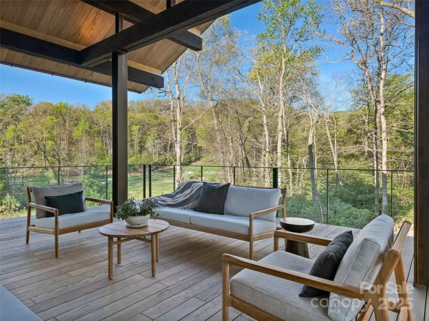 374 Walnut Valley Parkway, Arden, NC 28704.  MLS# CAR4130305, YatesRealty ID 1643. 