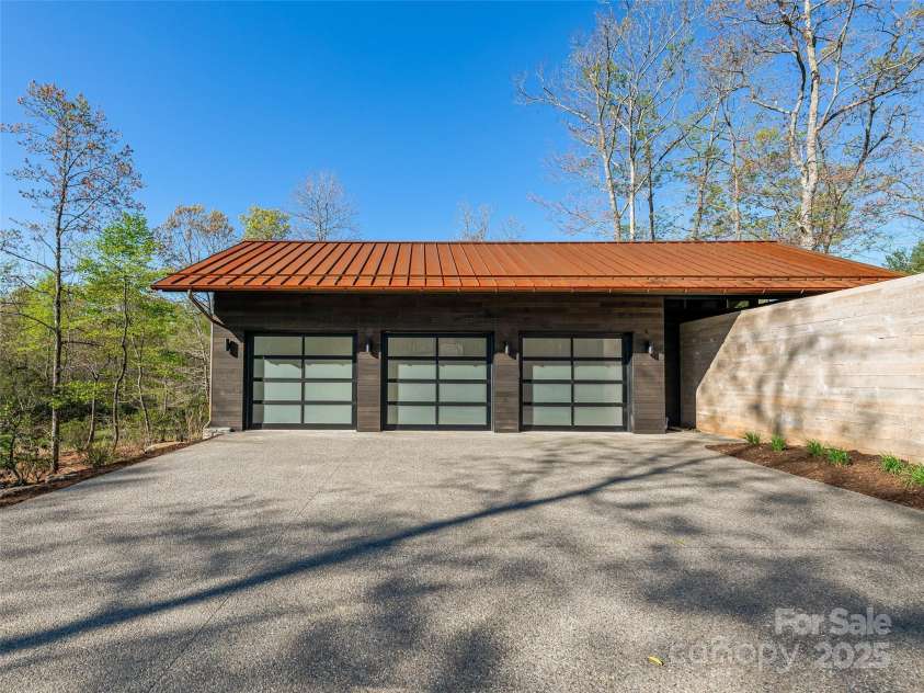 374 Walnut Valley Parkway, Arden, NC 28704.  MLS# CAR4130305, YatesRealty ID 1643. 