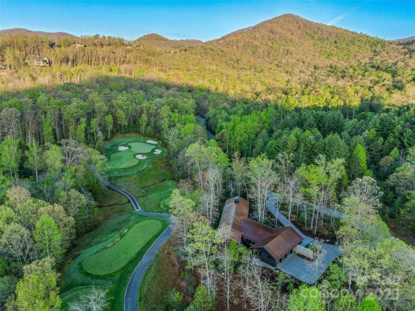 374 Walnut Valley Parkway, Arden, NC 28704.  MLS# CAR4130305, YatesRealty ID 1643. 