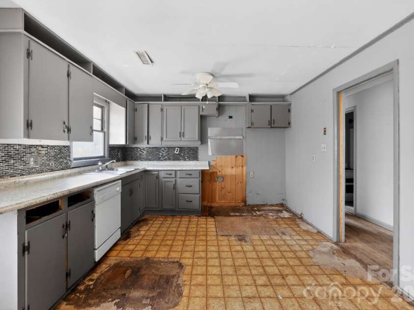 167 Short Road, Ellenboro, NC 28040.  MLS# CAR4355033, YatesRealty ID 16430. 