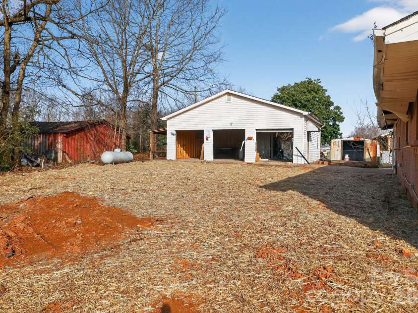 167 Short Road, Ellenboro, NC 28040.  MLS# CAR4355033, YatesRealty ID 16430. 