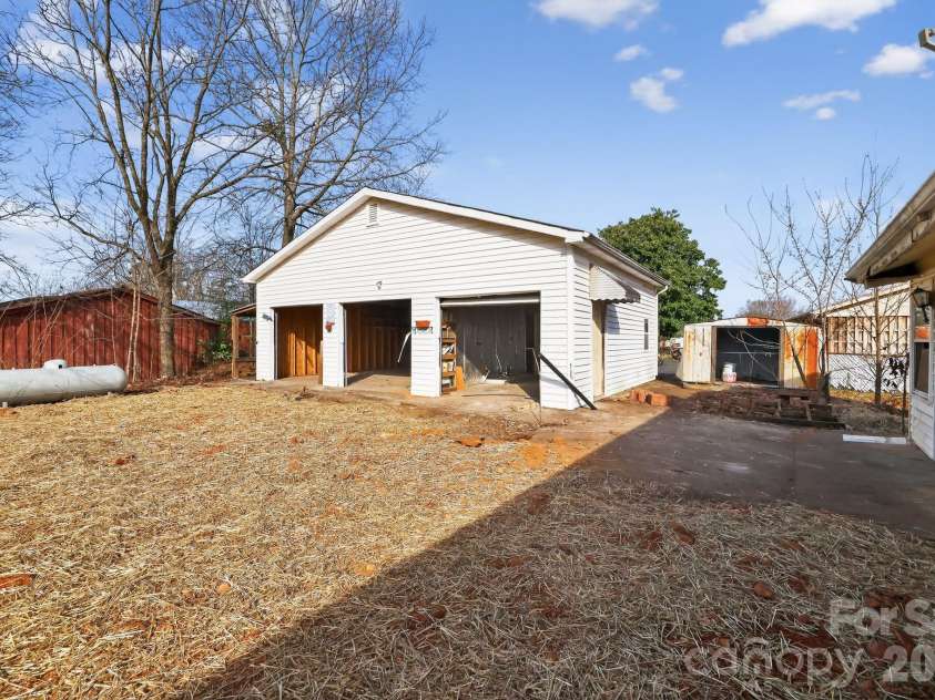 167 Short Road, Ellenboro, NC 28040.  MLS# CAR4355033, YatesRealty ID 16430. 