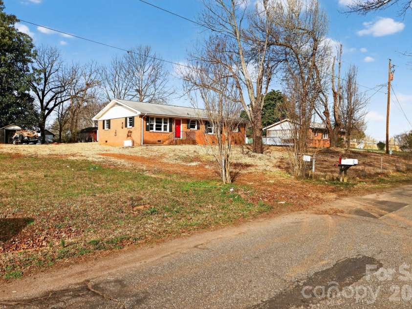 167 Short Road, Ellenboro, NC 28040.  MLS# CAR4355033, YatesRealty ID 16430. 