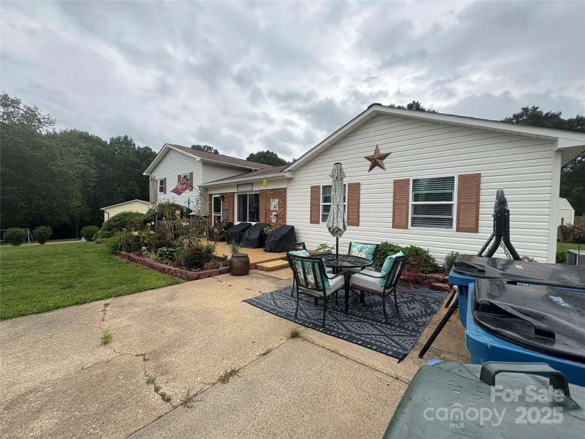 1895 Sandy Circle, Newton, NC 28658.  MLS# CAR4265994, YatesRealty ID 16430. 