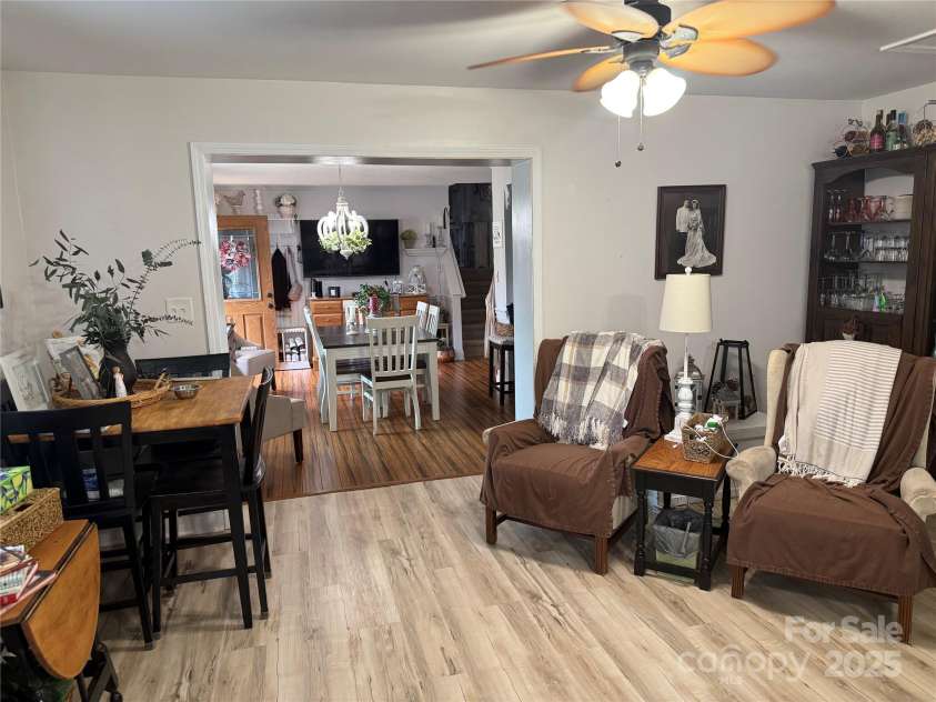 1895 Sandy Circle, Newton, NC 28658.  MLS# CAR4265994, YatesRealty ID 16430. 