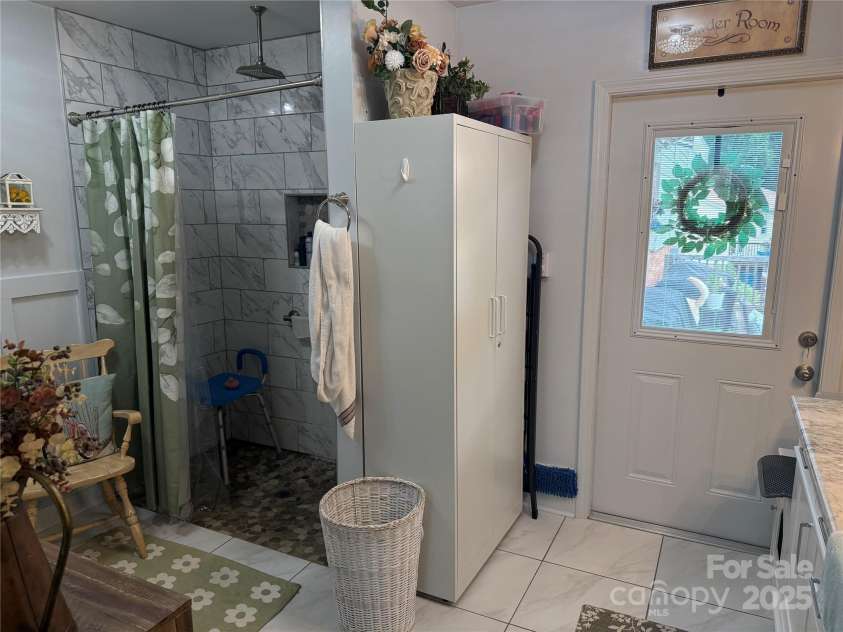 1895 Sandy Circle, Newton, NC 28658.  MLS# CAR4265994, YatesRealty ID 16430. 