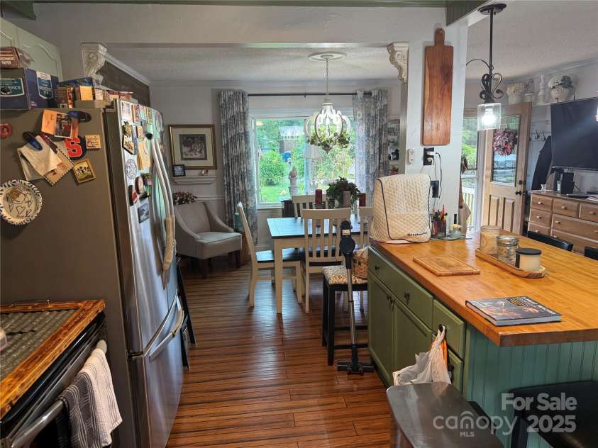 1895 Sandy Circle, Newton, NC 28658.  MLS# CAR4265994, YatesRealty ID 16430. 