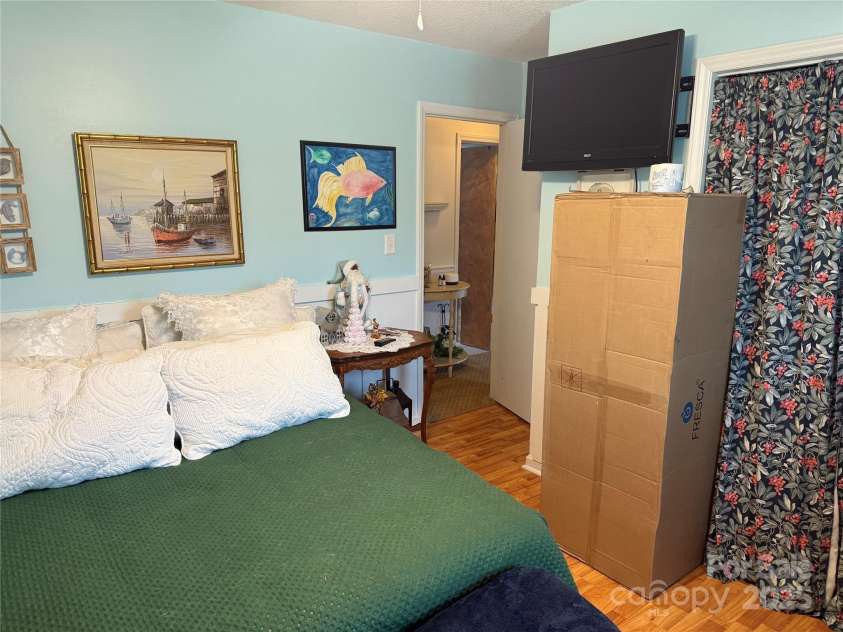 1895 Sandy Circle, Newton, NC 28658.  MLS# CAR4265994, YatesRealty ID 16430. 