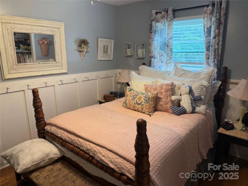 1895 Sandy Circle, Newton, NC 28658.  MLS# CAR4265994, YatesRealty ID 16430. 